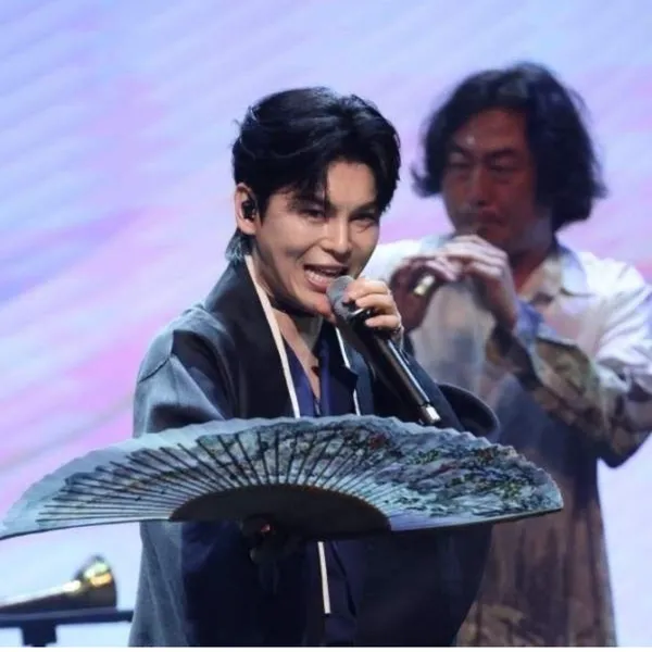 Popular photo full of fans’ love for Kim Junsu (1991)
