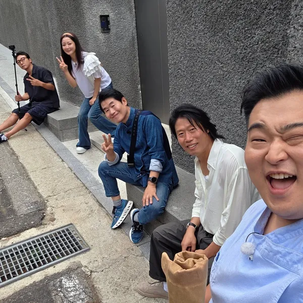 Popular photo full of fans’ love for Kim Heesun