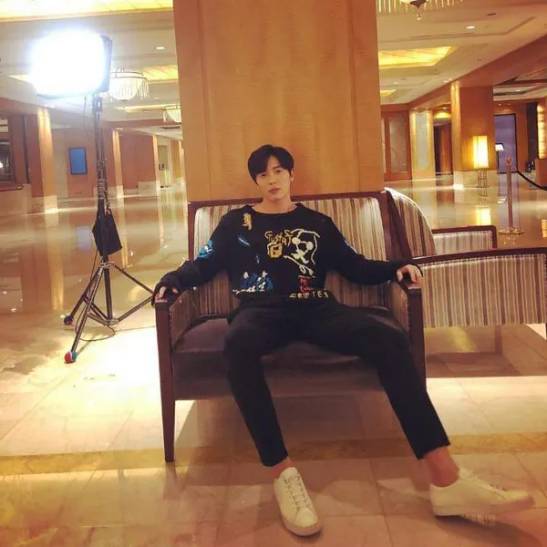 Popular photo full of fans’ love for Kim Jaewook