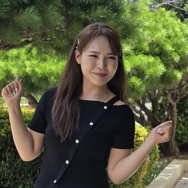 Popular photo full of fans’ love for Miss Kim
