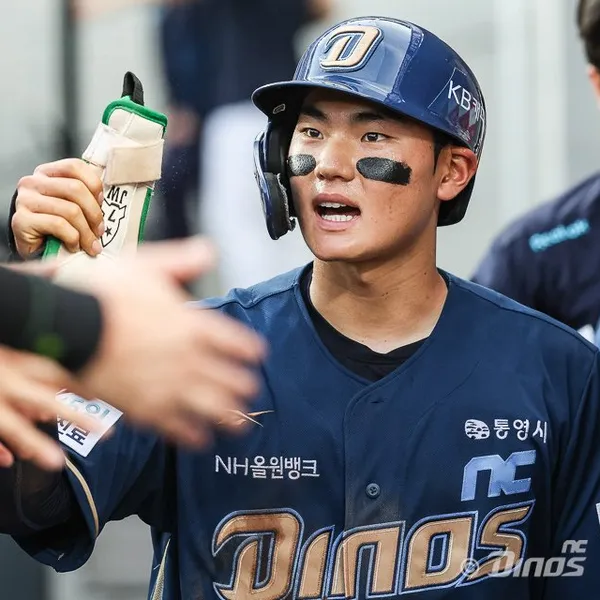 The most loved look of Kim Juwon today