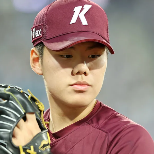 Popular photo full of fans’ love for Kim Yunha