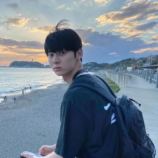 The most loved look of Hwang Minhyun today