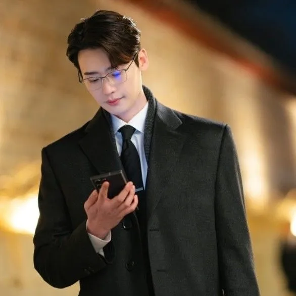 The most loved look of Lee Jongsuk today
