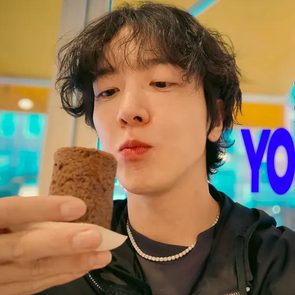 Popular photo full of fans’ love for Jung Yonghwa