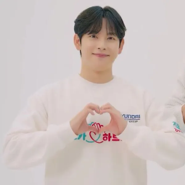 Popular photo full of fans’ love for Lim Siwan