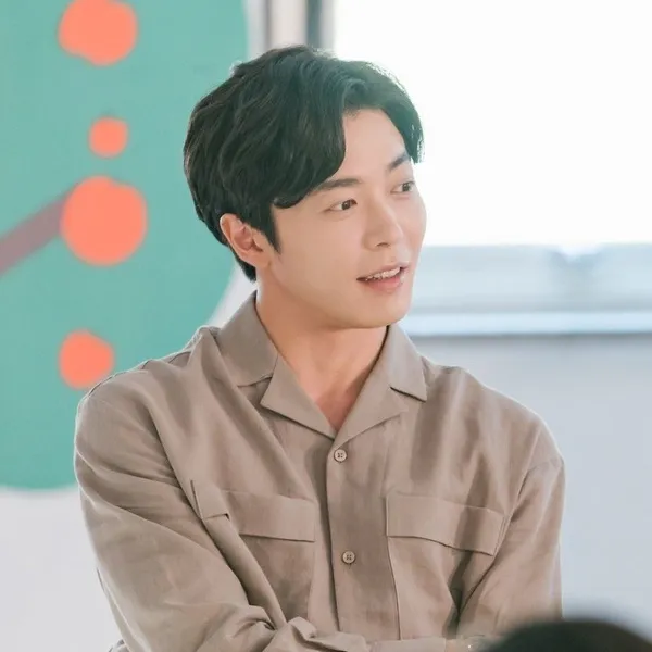 Popular photo full of fans’ love for Kim Jaewook
