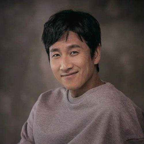 The most loved look of Lee Sunkyun today