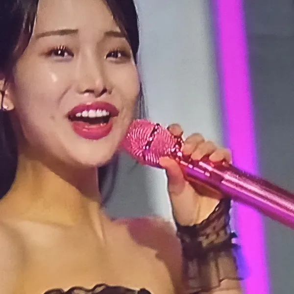 Popular photo full of fans’ love for Kim Soyeon (2004)