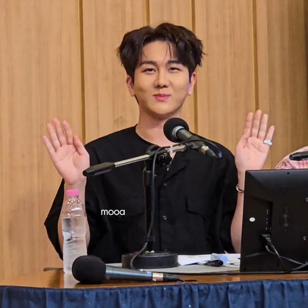 Popular photo full of fans’ love for Kim Soochan