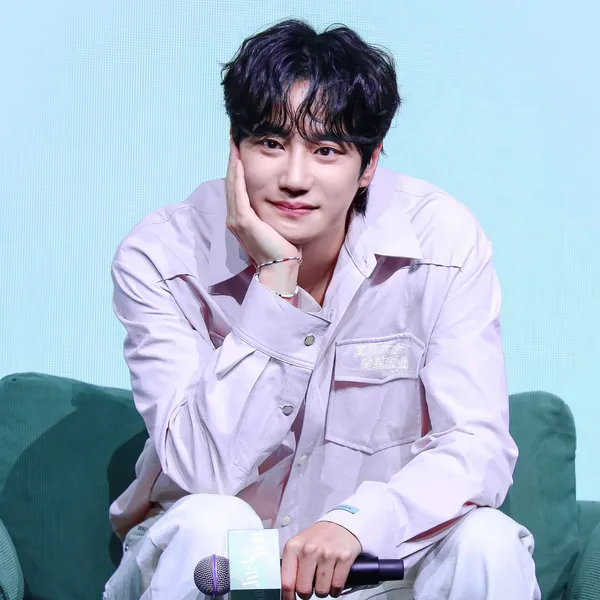 Popular photo full of fans’ love for Lee Junyoung