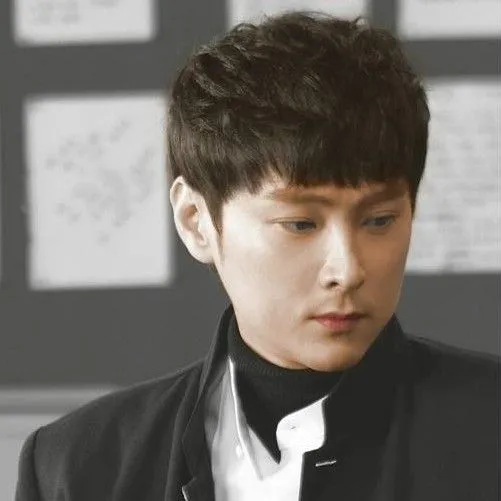 Popular photo full of fans’ love for Min Kyunghoon