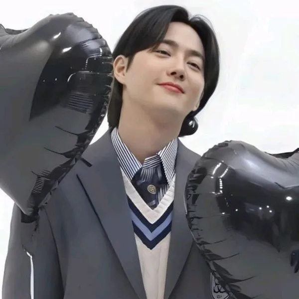 The most loved look of Suho today