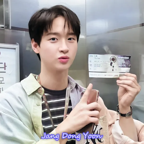 The most loved look of Jang Dongyoon today