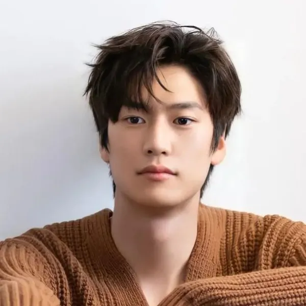 The most loved look of Na Inwoo today