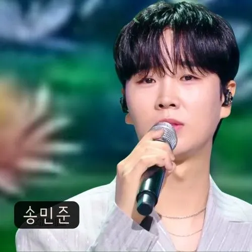 Popular photo full of fans’ love for Song Minjun