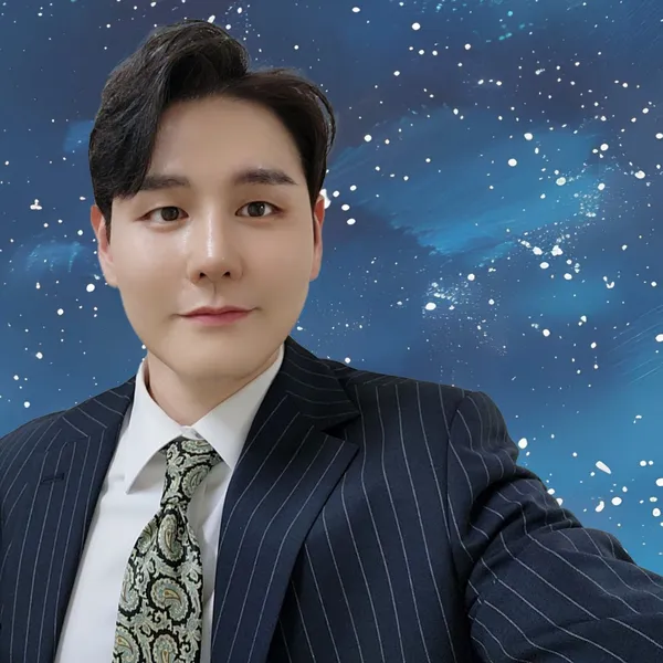 The most loved look of Park Sewook today