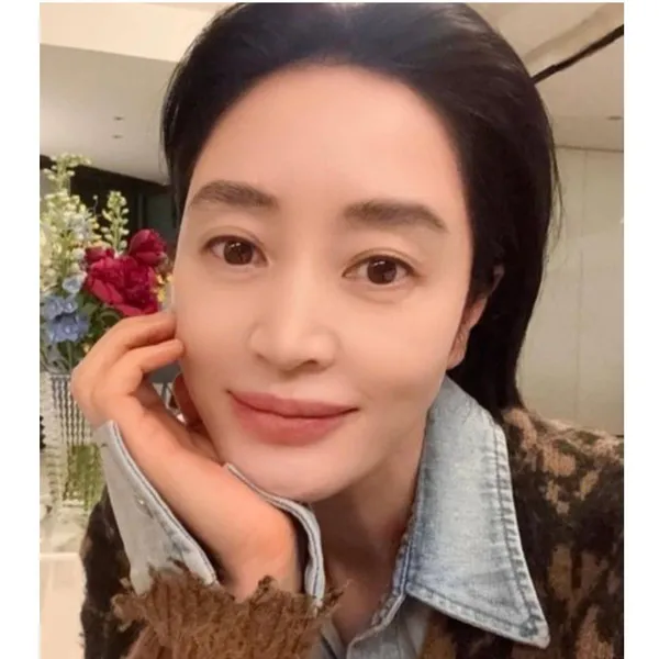Popular photo full of fans’ love for Kim Hyesoo
