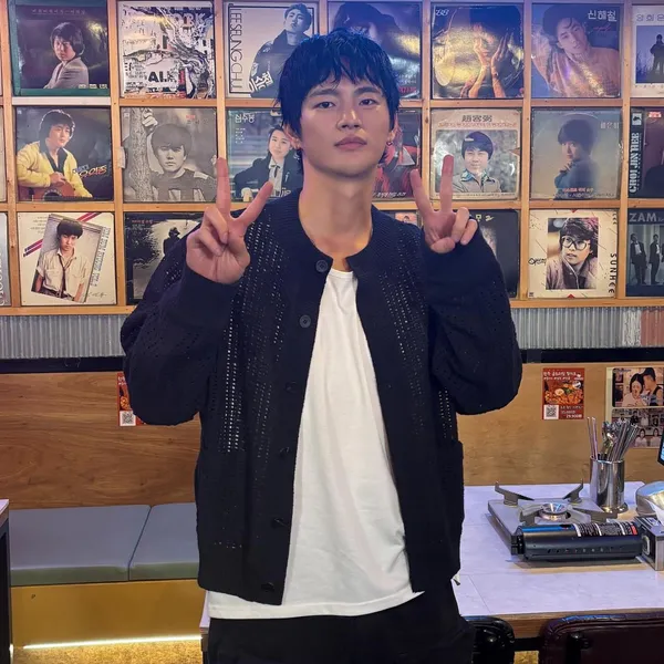 Popular photo full of fans’ love for Seo Inguk