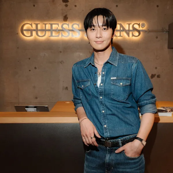 Popular photo full of fans’ love for Park Seojoon