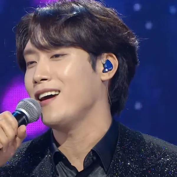 The most loved look of Choi Woojin today