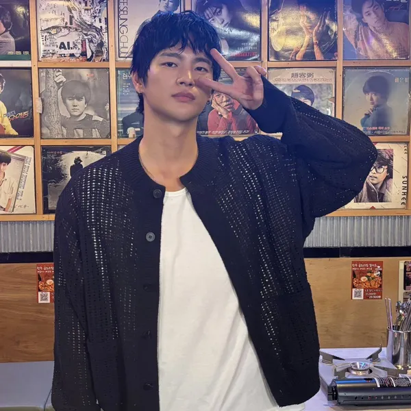 The most loved look of Seo Inguk today