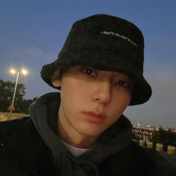 The most loved look of Hwang Minhyun today
