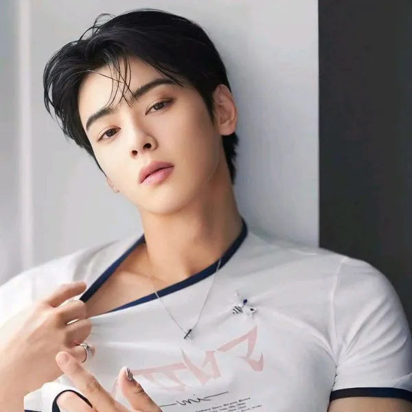 The most loved look of Cha Eunwoo today