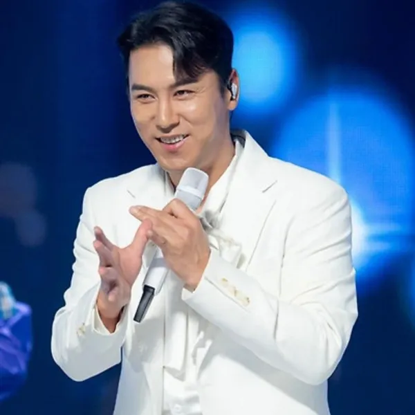 Popular photo full of fans’ love for Jang Minho