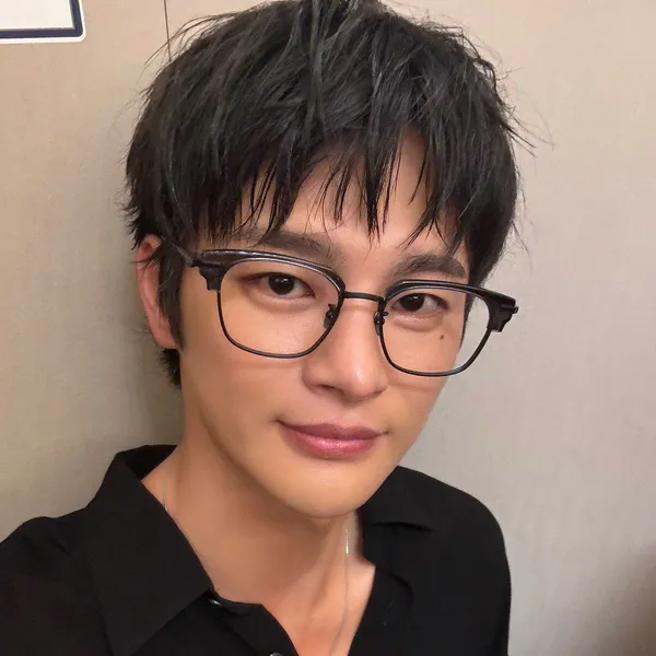 Popular photo full of fans’ love for Seo Inguk