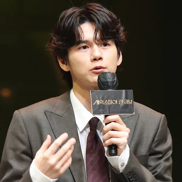 Popular photo full of fans’ love for Ong Seongwu