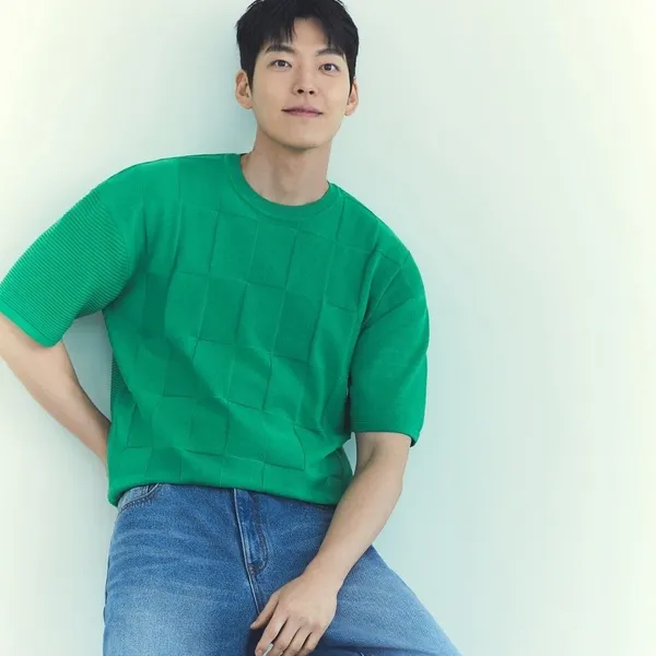 Popular photo full of fans’ love for Kim Woobin