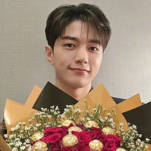 Top moment of Kim Myungsoo (L) chosen by fans