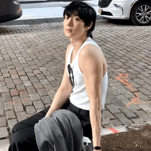 Popular photo full of fans’ love for Kim Youngdae