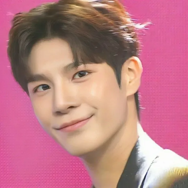 The most loved look of Jeong Dongwon today