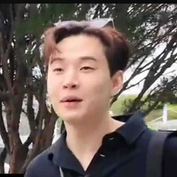 Popular photo full of fans’ love for Henry