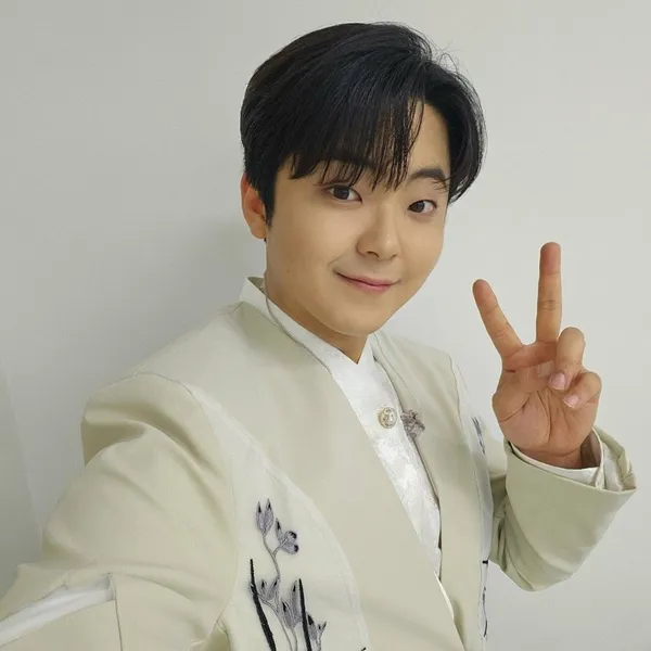 Foto populer Park Minsu yang penuh cinta dari penggemar
