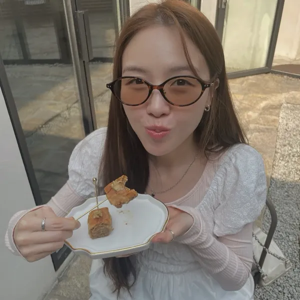Popular photo full of fans’ love for Minah