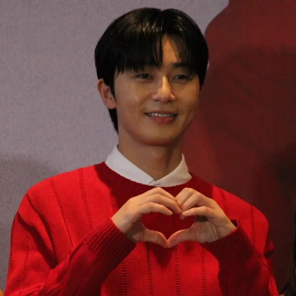 Popular photo full of fans’ love for Park Seojoon