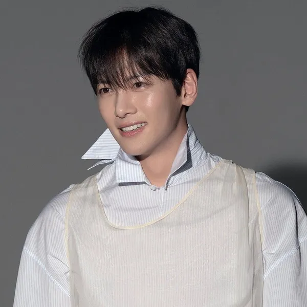 今天最受喜爱的池昌旭模样