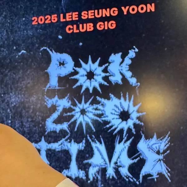 Foto populer Lee Seungyoon yang penuh cinta dari penggemar