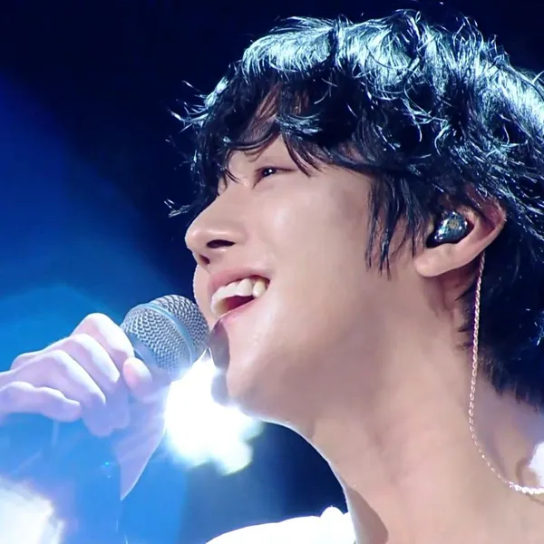 Popular photo full of fans’ love for Ahn Hyoseop