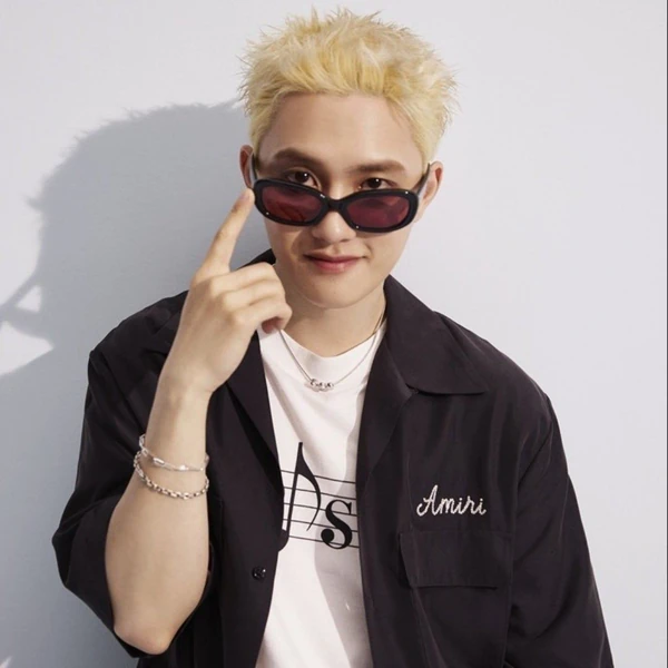 充滿粉絲愛的都暻秀 (D.O.)人氣照片