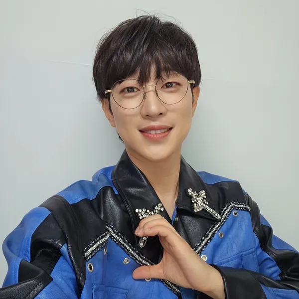 Foto populer An Sunghoon yang penuh cinta dari penggemar
