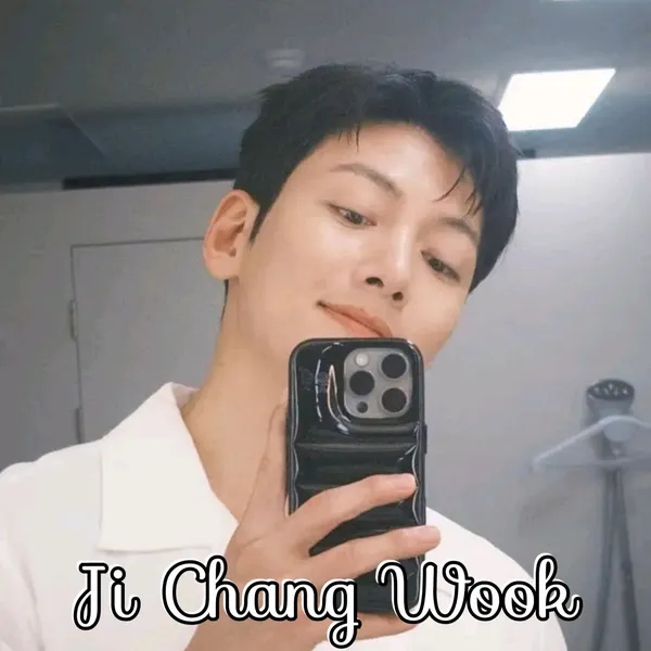 Popular photo full of fans’ love for Ji Changwook