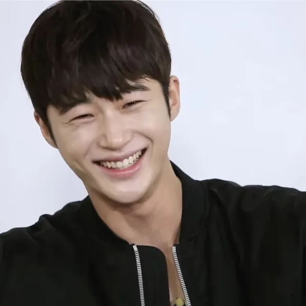 The most loved look of Byeon Wooseok today