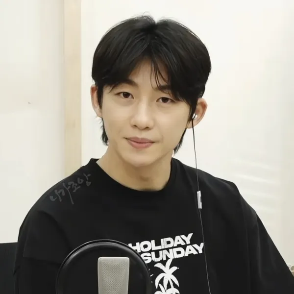 Popular photo full of fans’ love for Shin Seungtae