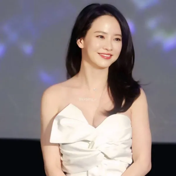 Popular photo full of fans’ love for Song Jihyo