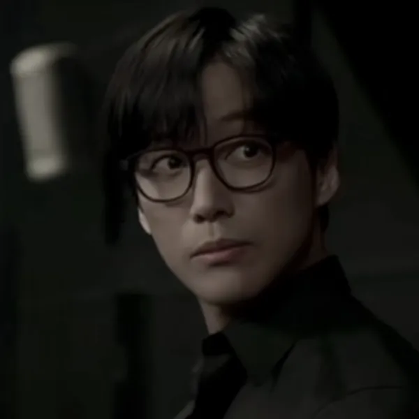 The most loved look of Namkoong Min today