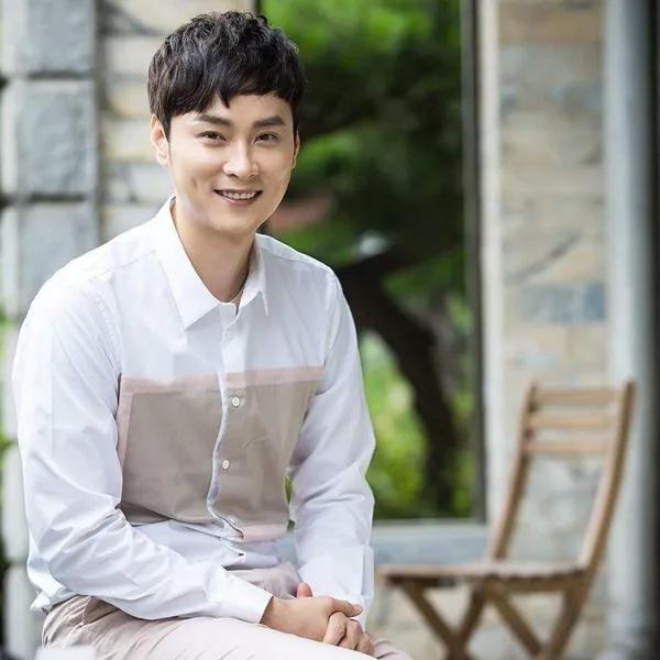 Popular photo full of fans’ love for Min Kyunghoon